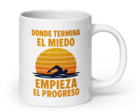 Taza blanca brillante Donde termina el miedo 325 a 590 ml white-glossy-mug-white-20-oz-handle-on-right-685bc146ca485.jpg