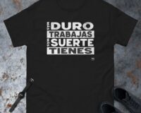 Camiseta unisex Cuanto más duro trabajas - Oscuro unisex-classic-tee-black-front-688e417ae8ab1.jpg