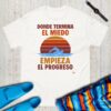 Camiseta unisex Donde termina el miedo - Claro
