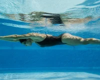 Lo que tu posición en el agua revela sobre tu nivel real como nadador 62L9ljCnF4O