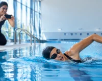 Análisis de vídeo de tu técnica de natación: cómo grabarte y corregir tus errores 8hrB6VVSReo
